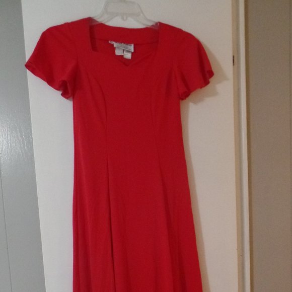 Formal Fashions Princess Style Dress - Picture 1 of 7
